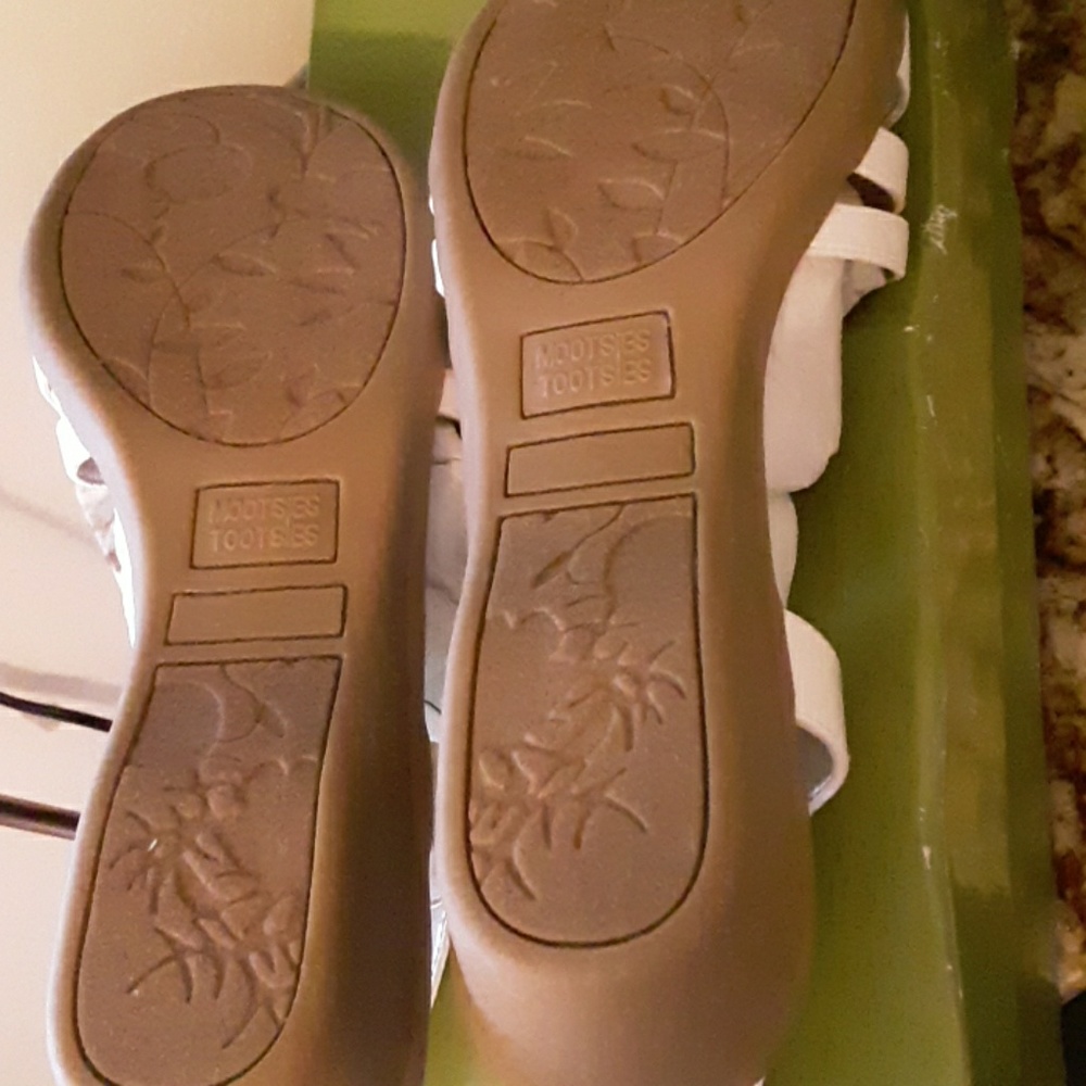 NEW sandals - Picture 4 of 6